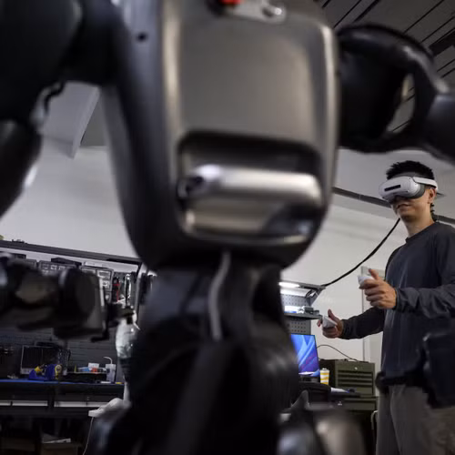 Thuê 1.000 nhân viên làm việc nhà để huấn luyện robot hình người