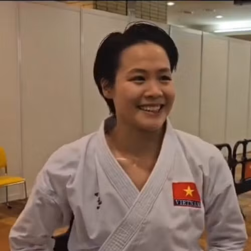 Nhà vô địch Asiad 20 Ngọc Trâm 'bắn' tiếng Anh với phóng viên nước ngoài: Vì tôi lùn nên chọn kata thay vì kumite