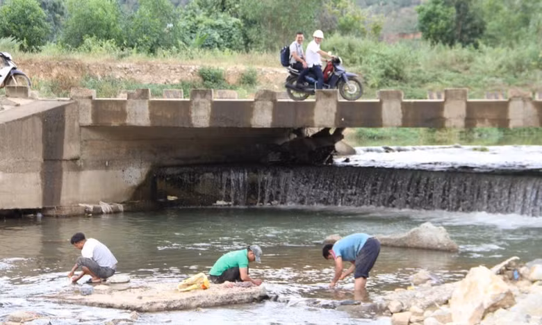 Dân miền núi Khánh Hòa thiếu nước giữa mùa mưa