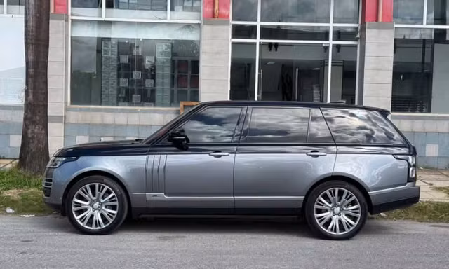 Showroom xe sang rao bán 'cắt lỗ' cả tỷ đồng