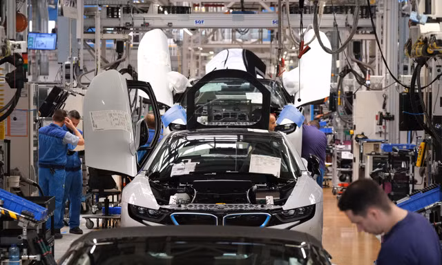 BMW đền bù gần 19 tỷ đồng, nhân viên tranh nhau nghỉ việc đến sập hệ thống