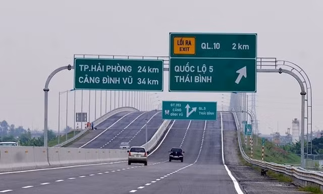 Thông tin mới về thí điểm làn vượt xe trên một số đường cao tốc
