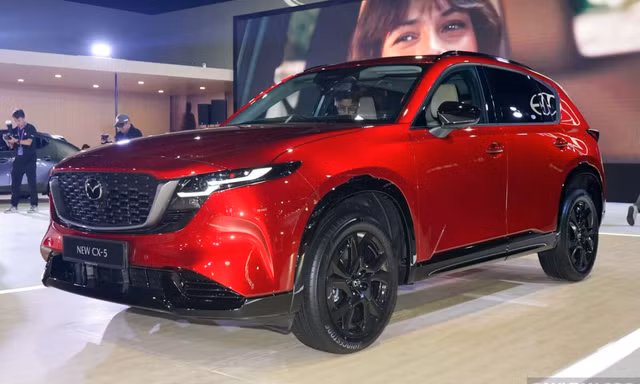 Lý do Mazda CX-5 mới không chạy theo mẫu SUV ăn khách nhất của Toyota