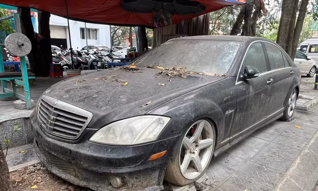 Chiếc Mercedes S63 bị ‘bỏ rơi’ 10 năm trên vỉa hè Hà Nội có giá bao nhiêu?