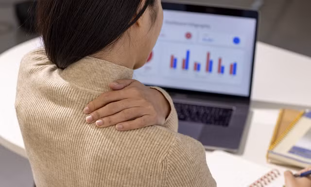 Khi vai phát ra tiếng ‘bục’