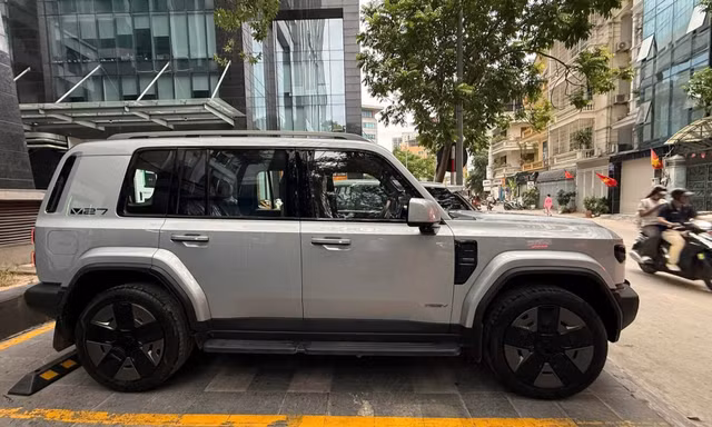 SUV lạ ngang cỡ Toyota Prado xuất hiện ở Việt Nam, giá tạm tính trên 2 tỷ đồng