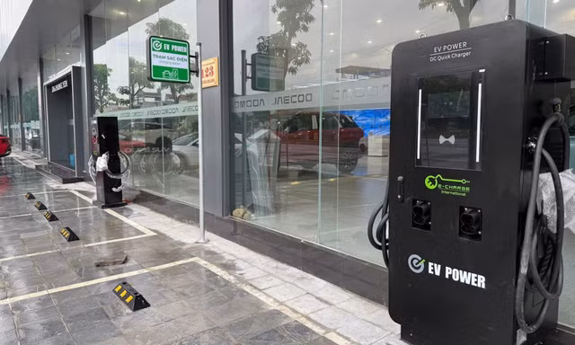 Thêm hãng xe lắp trạm sạc ô tô điện tại Việt Nam