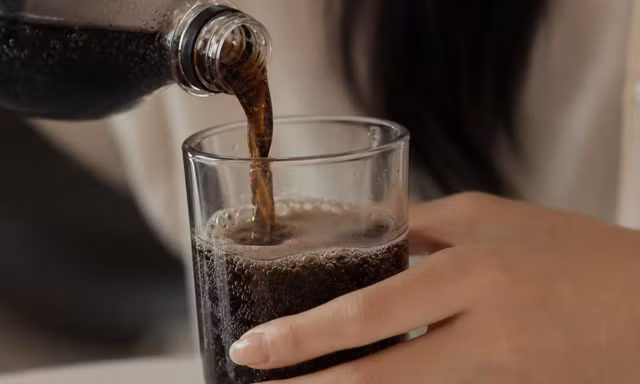 Người phụ nữ ngoài 30 tuổi, uống 5 chai nước ngọt mỗi ngày và cái kết 