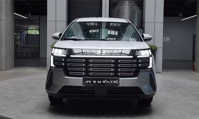 Loạt xe 7 chỗ 'đua' giảm giá trước mùa du lịch