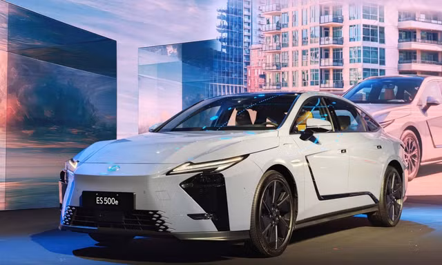 Xe điện Lexus đầu tiên tại Việt Nam chốt giá dưới 3 tỷ đồng