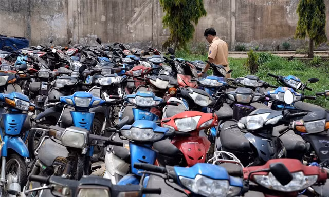 Bán xe 'đồng nát', không làm thủ tục thu hồi biển số có thể bị phạt