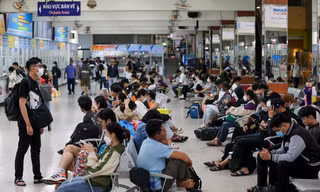 Chậm hủy chuyến bay: Khách có quyền yêu cầu hoàn vé trường hợp nào?