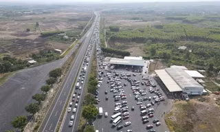 Tài xế 'ngóng' trạm dừng nghỉ trên cao tốc