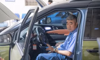 Vì sao chưa bỏ 'đạp thốc ga' khi kiểm định khí thải ô tô? 