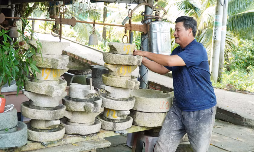 Độc lạ miền Tây: Lão nông sưu tầm hàng trăm chiếc cối xay