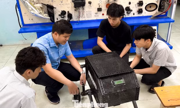 Sinh viên Đà Nẵng sáng tạo robot, AI vì cộng đồng