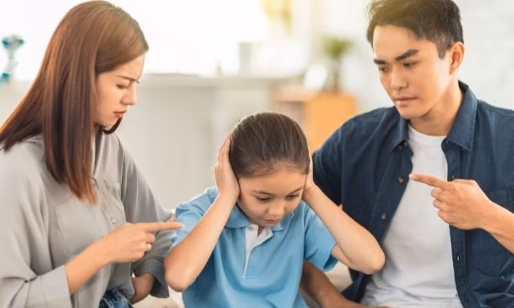 Từ nhóm 'con ghét bố mẹ' tăng trăm nghìn thành viên: Người trẻ thực sự mong muốn điều gì?