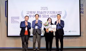 TS Trần Thị Xuân Mai nhận giải thưởng của Bộ trưởng Bộ Giáo dục Hàn Quốc cho “50 thành tích xuất sắc trong các dự án hỗ trợ nghiên cứu học thuật năm 2025” 