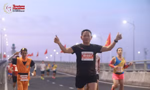 Anh Huỳnh Hiếu trên đường chạy Tiền Phong Marathon lần thứ 65 - năm 2024 tại Phú Yên