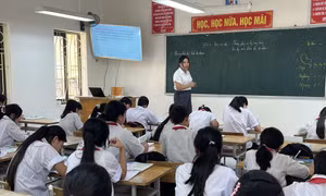 Miễn học phí, phụ huynh vẫn 'còng lưng' vì nhiều khoản thu 