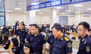 Hải quan vượt áp lực sắp xếp, giữ dòng chảy xuất nhập khẩu thông suốt 
