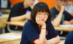 Kỳ thi hai trong một, đẩy gánh nặng lên vai học sinh? 