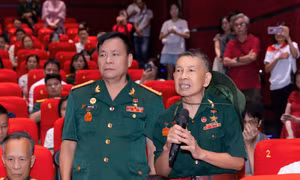 Mưa đỏ xứng đáng với những giọt nước mắt rơi xuống 