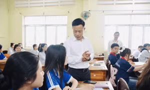 Thứ trưởng Bộ GD&ĐT Lê Quân chúc các thí sinh đạt kết quả cao trong kỳ thi sắp tới Ảnh: Bộ GD&ĐT
