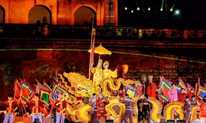 Festival Thăng Long - Hà Nội lần thứ II, diễn ra từ ngày 11 đến 20/9 tại nhiều không gian văn hóa tiêu biểu của Thủ đô như Hoàng thành Thăng Long, Quảng trường Đông Kinh Nghĩa Thục, Văn Miếu - Quốc Tử Giám, Bảo tàng Hà Nội và làng gốm Bát Tràng
