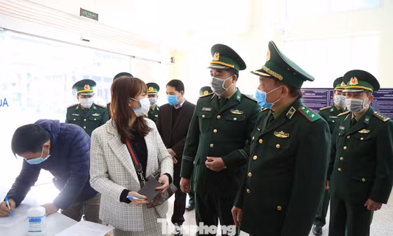 Tư lệnh Hoàng Xuân Chiến: Chú ý đến quyền lợi dân tộc và sinh mạng đồng bào