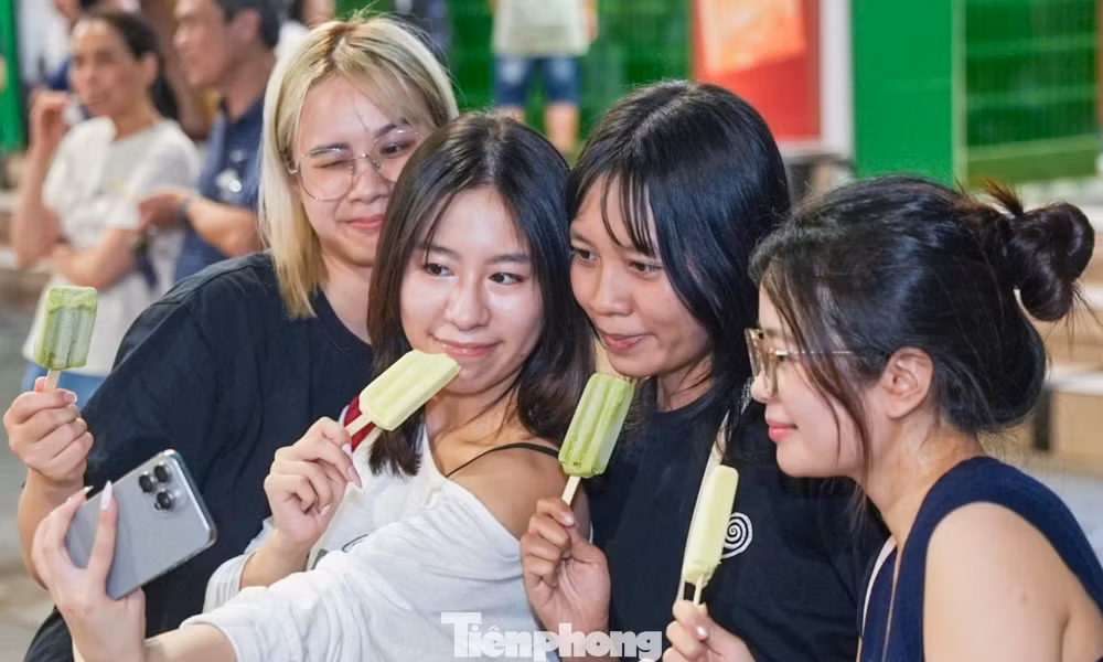 Phản ứng khi Kem Tràng Tiền đóng cửa