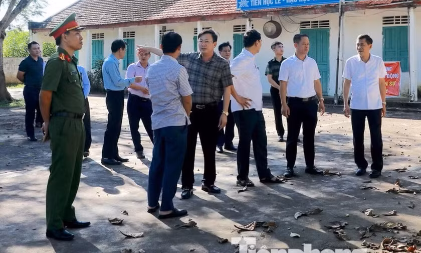 Vụ hàng trăm học sinh nghỉ học: Công an làm việc với 2 phụ huynh 