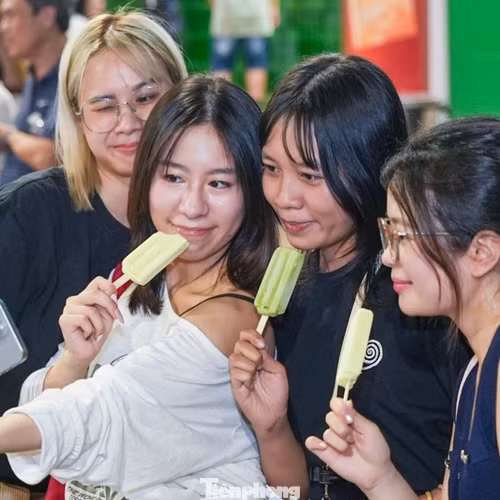 Phản ứng khi Kem Tràng Tiền đóng cửa