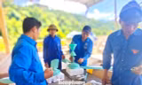 Lắp đặt gần 200 quạt trần trước thềm năm học mới cho học sinh miền núi Nghệ An