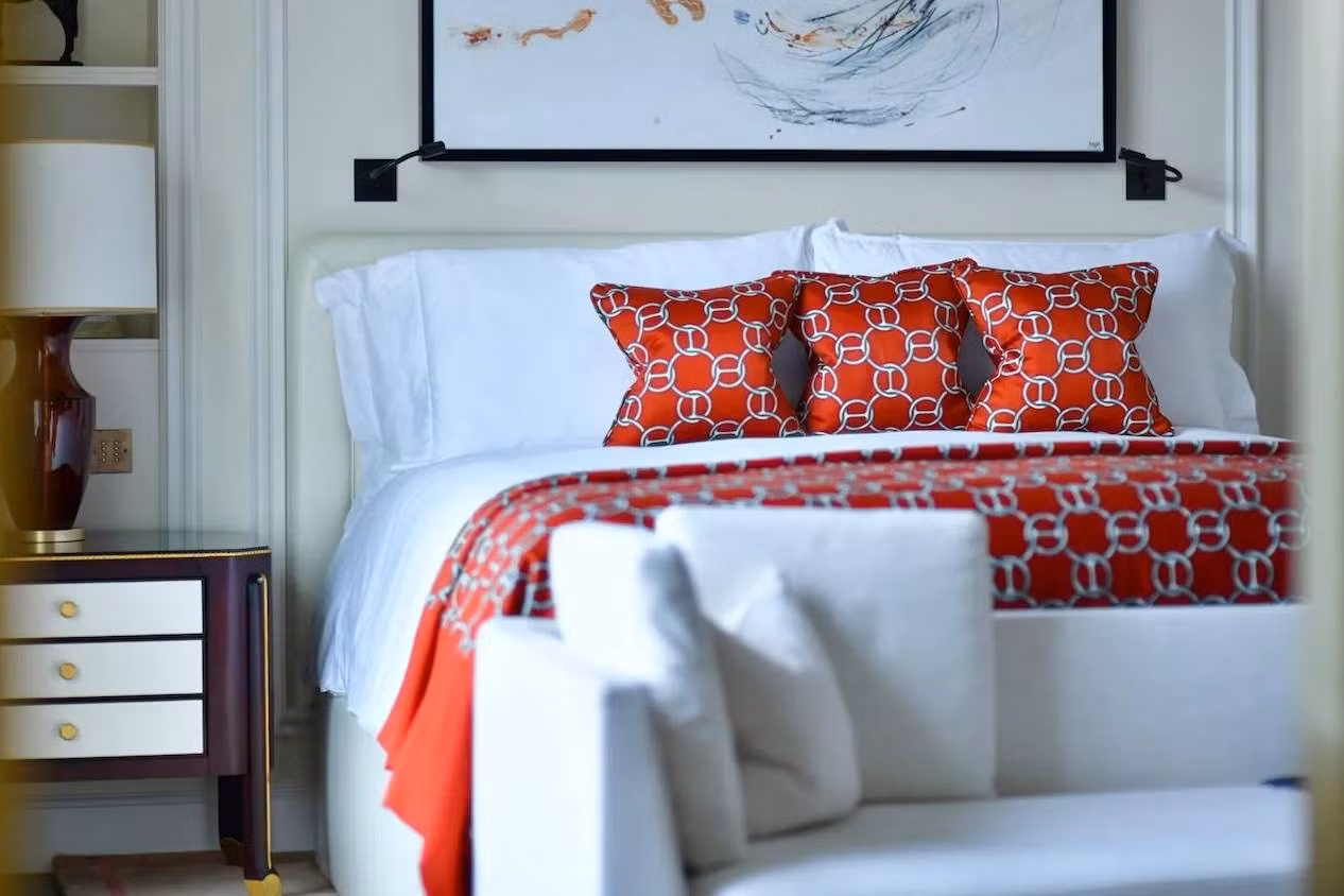 Sản phẩm của hãng đồ vải từng tuyển người thử giường khách sạn. Ảnh: Tielle Loves Luxury.