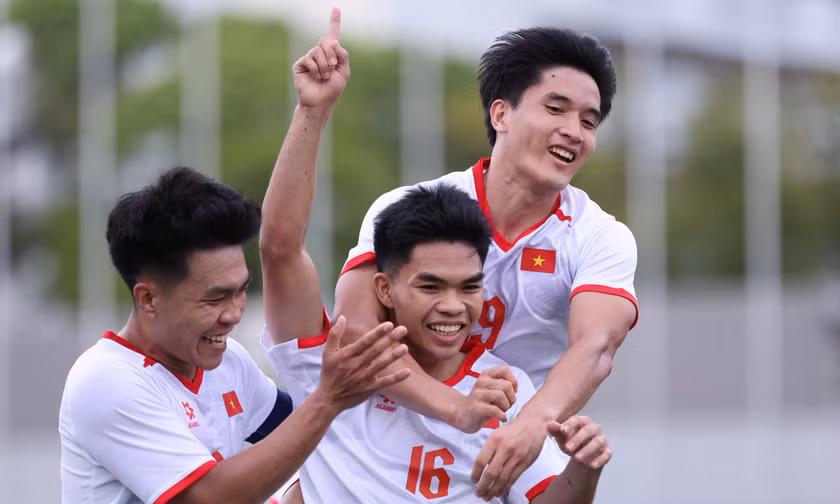 Đánh bại U23 Philippines 2-0, U23 Việt Nam mở toang cửa vào tứ kết