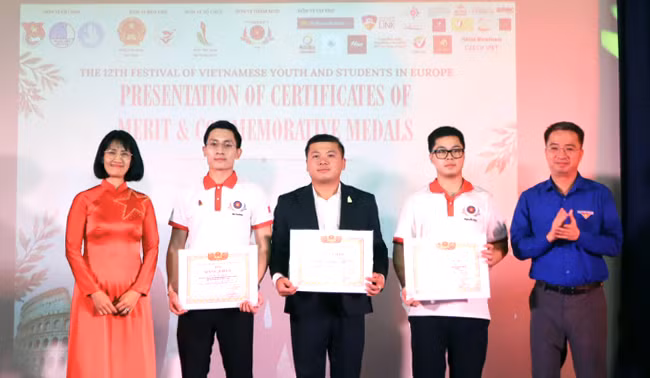 Bí thư T.Ư Đoàn dự khai mạc Festival Thanh niên, Sinh viên Việt Nam tại châu Âu