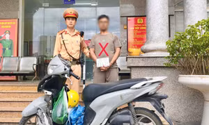 Hà Nội: Bị phát hiện trộm xe máy, sau va chạm giao thông 