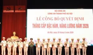 Hơn 5.000 cán bộ, chiến sĩ Công an Hà Nội được thăng cấp bậc hàm, nâng lương