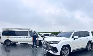 Công an Hà Nội điều tra vụ Lexus lạng lách, chặn xe trên cao tốc dẫn đến tai nạn