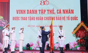 Công an Hà Nội đón nhận Huân chương Bảo vệ Tổ quốc hạng Nhất