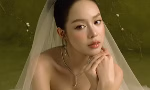Hoa hậu Thanh Thủy mặc váy cưới 