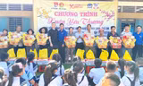 Thanh niên TPHCM chăm lo Tết cho người dân, thiếu nhi vùng biên