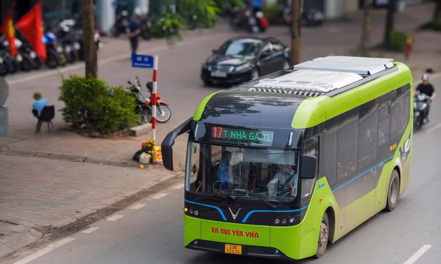 Hà Nội tính phương án trợ giá cho tuyến buýt điện đi Hưng Yên