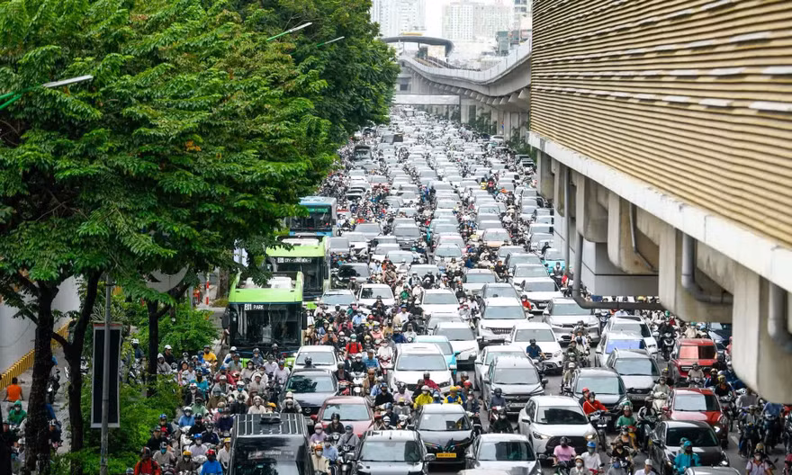 Đường nội đô Hà Nội giảm tốc mạnh, có nơi chỉ di chuyển được 12km/h