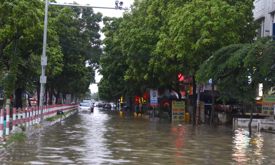 Hà Nội dồn toàn lực 'giải cứu' hơn 40 điểm ngập