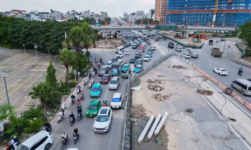 Hà Nội điều chỉnh giao thông trên đường Cổ Linh để thi công hầm chui