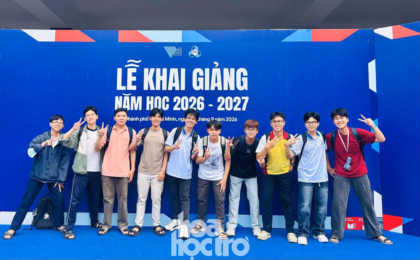 hht-tan-sinh-vien-hoa-hoc-tro.jpg