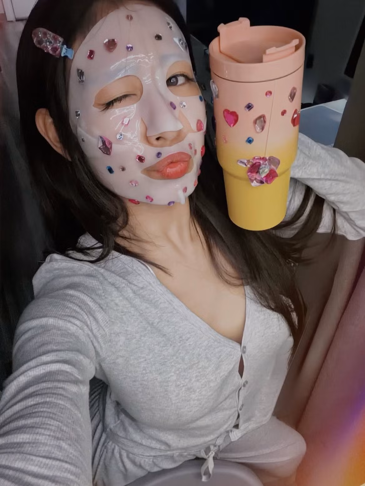khong-aesthetic-nhu-toi-nghi-aesthetic-thi-dap-mat-na-cung-chi-de-choi-bai-pokemon-ma-thoiiii.jpg