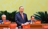Các lãnh đạo Đảng và Nhà nước bỏ phiếu bầu Ban Chấp hành Trung ương khóa XIV.